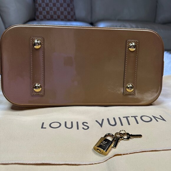 Authentic Louis Vuitton Alma PM Vernis Hand Bag - Picture 8 of 17